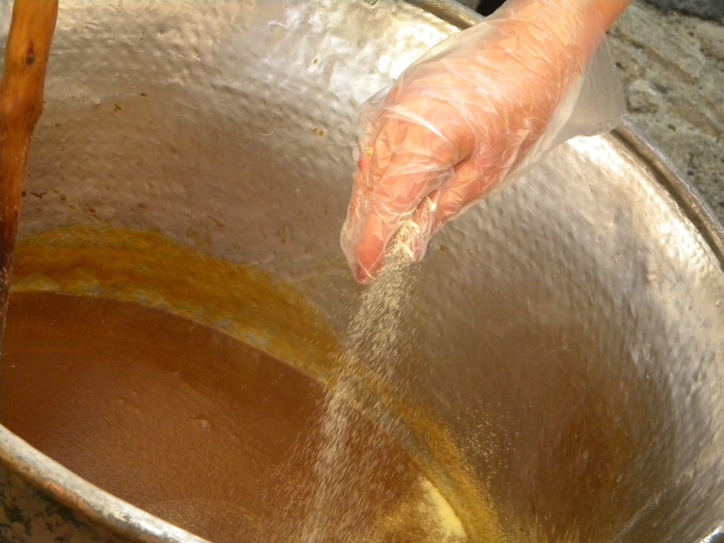 Preparazione mostarda fichidindia - ph. Mario Sibilla Guzzone