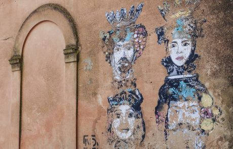 Murales Caltagirone - Teste di moro dipinte sui muri